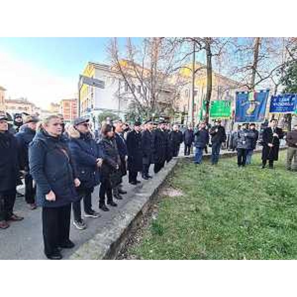 L'assessore Callari partecipa alla deposizione della corona in largo Martiri delle foibe a Gorizia - L'assessore Callari partecipa alla deposizione della corona in largo Martiri delle foibe a Gorizia