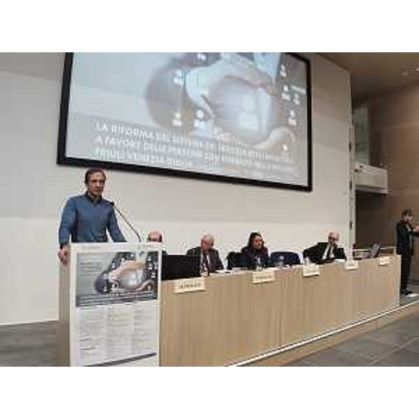 Il governatore Massimiliano Fedriga nel corso del suo intervento - Il governatore Massimiliano Fedriga nel corso del suo intervento