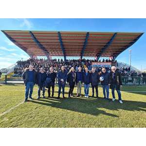 Il presidente della Regione Massimiliano Fedriga nello stadio di Carlino per il derby tra il Cjarlins Muzane e il Torviscosa - Il presidente della Regione Massimiliano Fedriga nello stadio di Carlino per il derby tra il Cjarlins Muzane e il Torviscosa