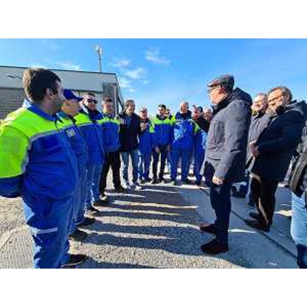 Il governatore Fedriga con i volontari della Protezione civile - Il governatore Fedriga con i volontari della Protezione civile