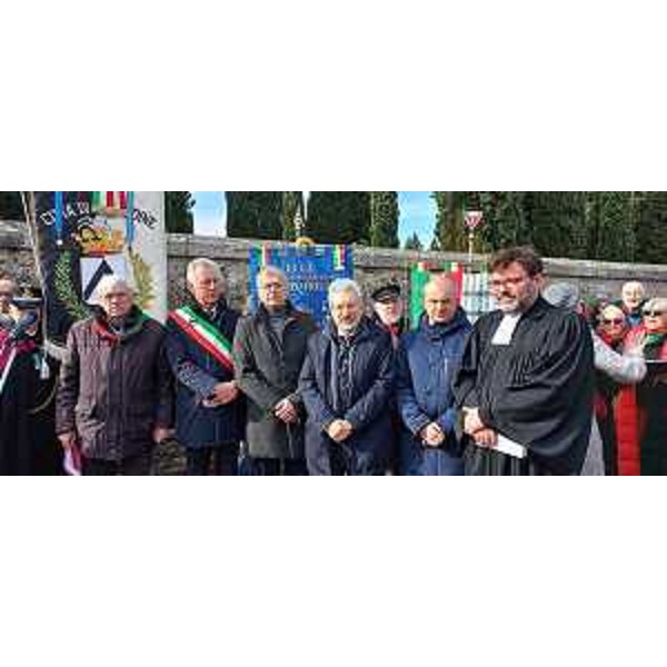 Le autorità nel luogo della cerimonia per l'eccidio dell'11 febbraio 1945: il presidente Zanin è il terzo da sinistra, al suo fianco il consigliere Honsell - Le autorità nel luogo della cerimonia per l'eccidio dell'11 febbraio 1945: il presidente Zanin è il terzo da sinistra, al suo fianco il consigliere Honsell