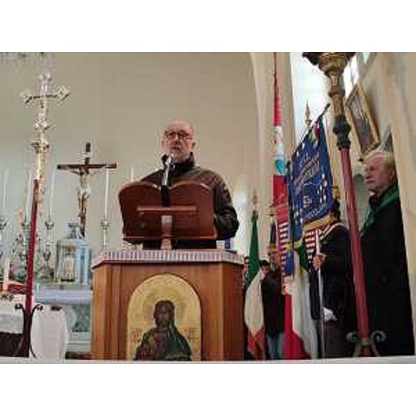 L'intervento del vicegovernatore Riccardo Riccardi durante la cerimonia svoltasi nella chiesa di Canebola - L'intervento del vicegovernatore Riccardo Riccardi durante la cerimonia svoltasi nella chiesa di Canebola