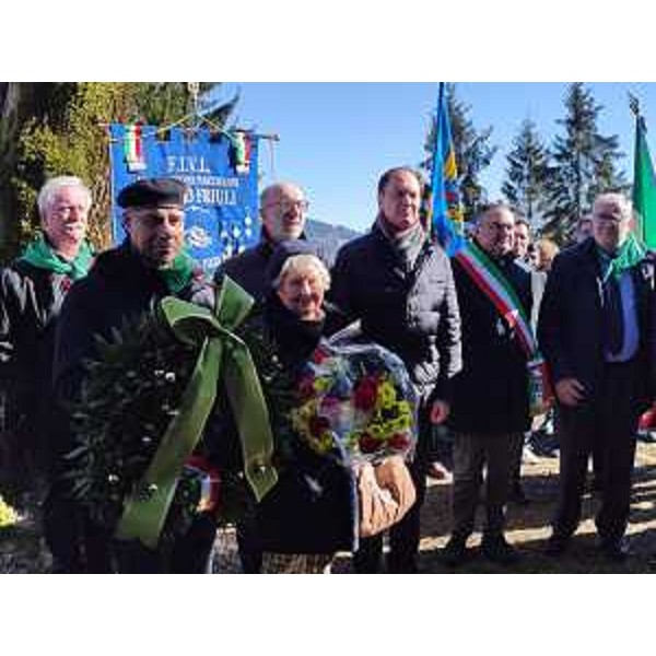 La deposizione di fiori a malga Porzus, alla presenza del vicegovernatore Riccardo Riccardi e del ministro Ciriani - La deposizione di fiori a malga Porzus, alla presenza del vicegovernatore Riccardo Riccardi e del ministro Ciriani