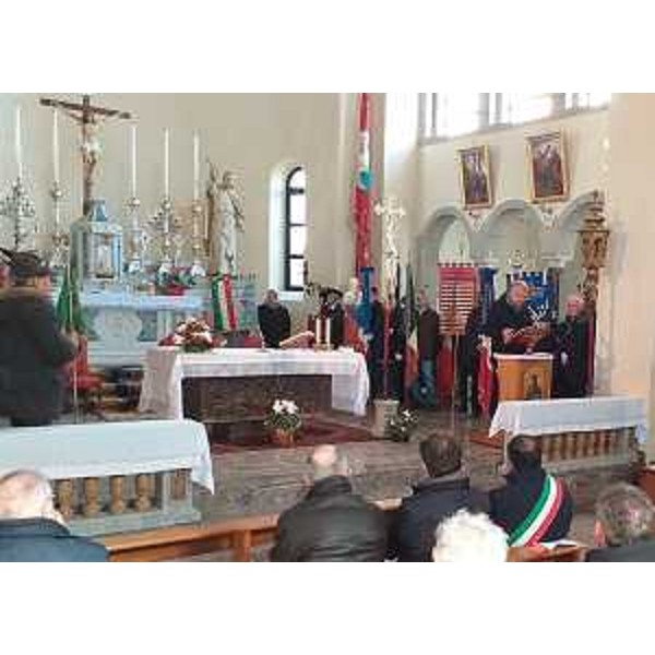 Il presidente del Cr Fvg, Piero Mauro Zanin, in chiesa, a Canebola - Il presidente del Cr Fvg, Piero Mauro Zanin, in chiesa, a Canebola