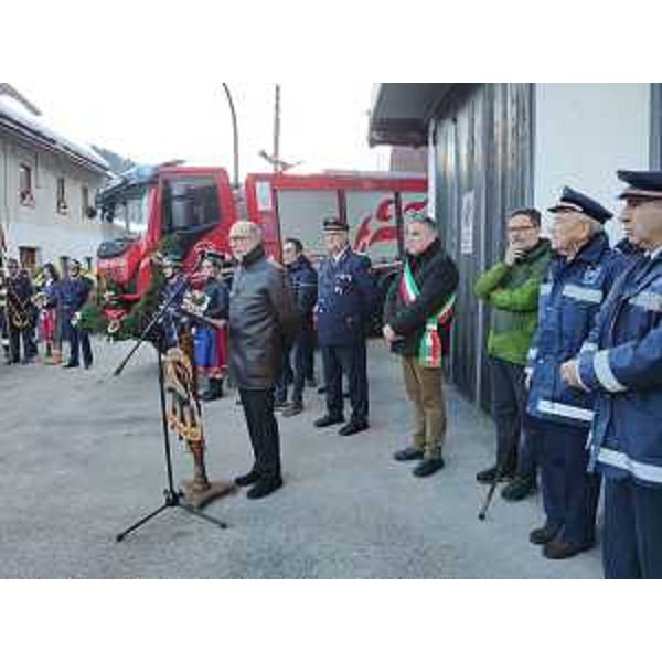 Il vicegovernatore Riccardo Riccardi interviene alla cerimonia di consegna della nuova autobotte al Corpo Pompieri Volontari di Camporosso - Il vicegovernatore Riccardo Riccardi interviene alla cerimonia di consegna della nuova autobotte al Corpo Pompieri Volontari di Camporosso
