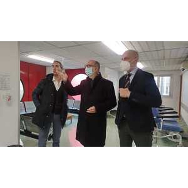 Il vicegovernatore Riccardo Riccardi (al centro) a Gemona - Il vicegovernatore Riccardo Riccardi (al centro) a Gemona