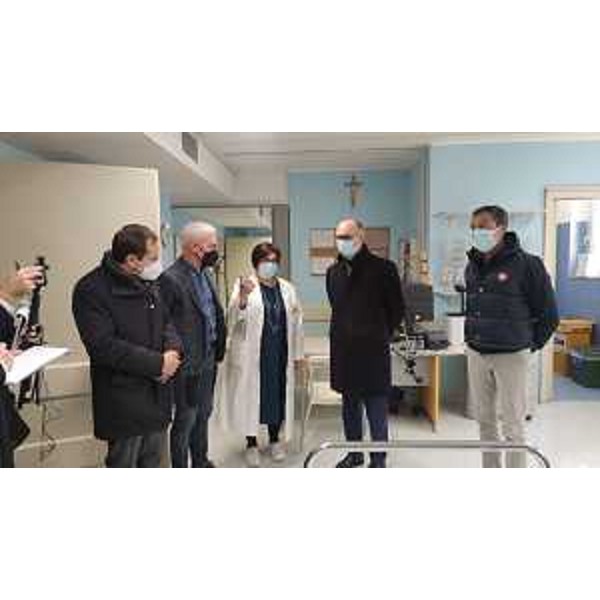 Il vicegovernatore Riccardo Riccardi (secondo da destra nella foto) al Punto di primo intervento di Cividale - Il vicegovernatore Riccardo Riccardi (secondo da destra nella foto) al Punto di primo intervento di Cividale 