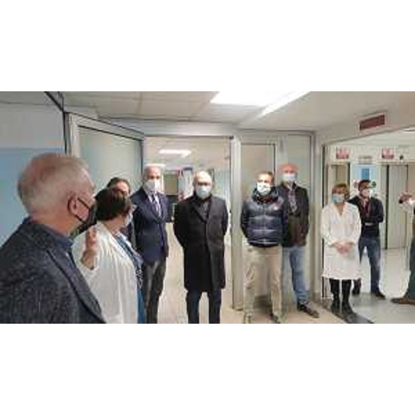 Il vicegovernatore Riccardo Riccardi (al centro della foto) al Punto di primo intervento di Cividale - Il vicegovernatore Riccardo Riccardi (al centro della foto) al Punto di primo intervento di Cividale 