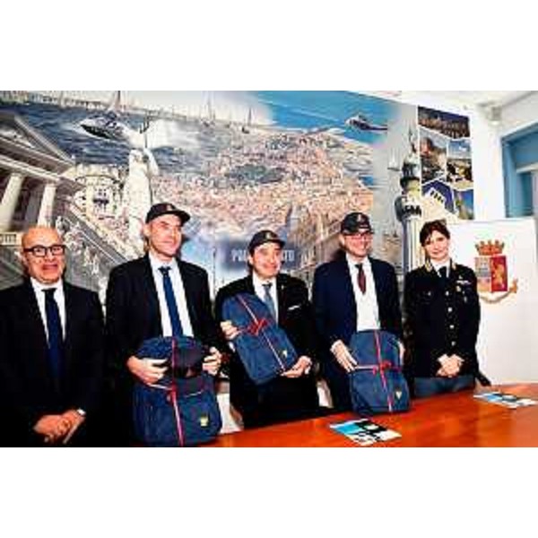 Da sinistra il questore di Trieste Pietro Ostuni, l'amministratore delegato di Amped Martino Jerian, il prefetto di Trieste Pietro Signoriello e l'assessore regionale alla Sicurezza Pierpaolo Roberti. - Da sinistra il questore di Trieste Pietro Ostuni, l'amministratore delegato di Amped Martino Jerian, il prefetto di Trieste Pietro Signoriello e l'assessore regionale alla Sicurezza Pierpaolo Roberti.