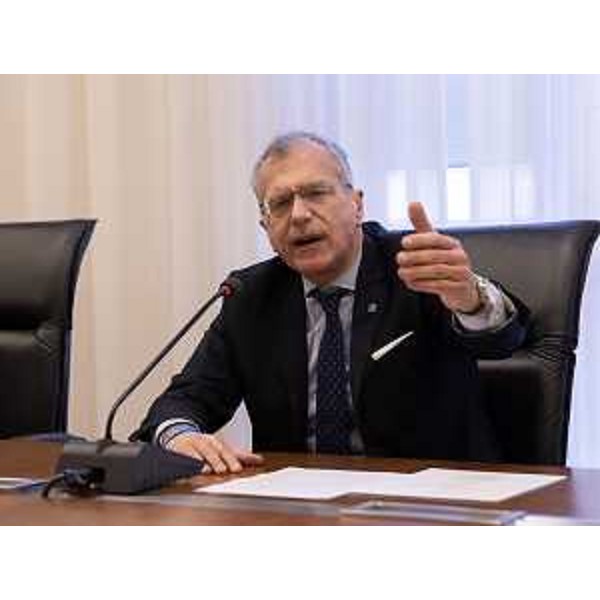 Il presidente del Cr Fvg, Piero Mauro Zanin, presenta l'iniziativa collegiale delle Assemblee legislative italiane contro le etichette killer - Il presidente del Cr Fvg, Piero Mauro Zanin, presenta l'iniziativa collegiale delle Assemblee legislative italiane contro le etichette killer