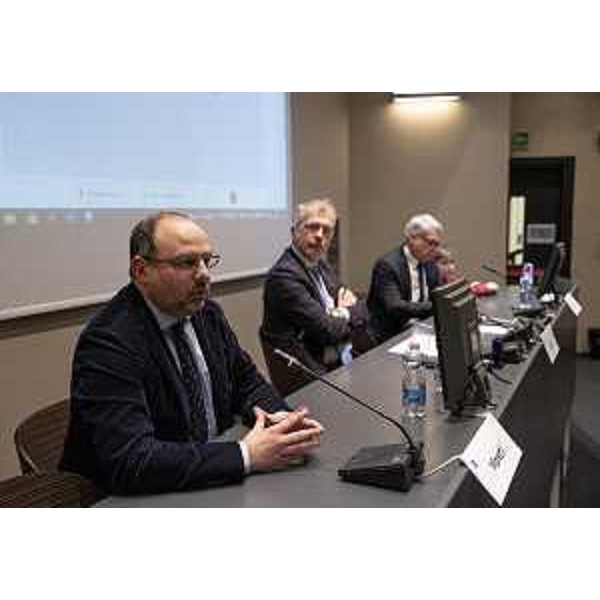 Il consigliere regionale Diego Moretti, il presidente del Cr Fvg, Piero Mauro Zanin, e il presidente dell'associazione Stropula cantieri teatrali, Franco Ongaro - Il consigliere regionale Diego Moretti, il presidente del Cr Fvg, Piero Mauro Zanin, e il presidente dell'associazione Stropula cantieri teatrali, Franco Ongaro