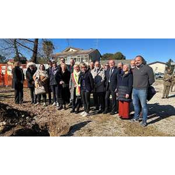 Foto di gruppo alla cerimonia. - Foto di gruppo alla cerimonia.