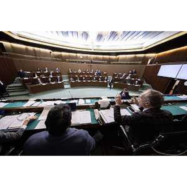 Il presidente del Cr Fvg, Piero Mauro Zanin, mentre dirige i lavori d'Aula - Il presidente del Cr Fvg, Piero Mauro Zanin, mentre dirige i lavori d'Aula