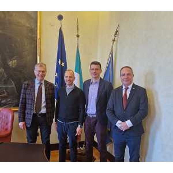 Nella foto da dx: Piero Mauro Zanin, presidente del Consiglio regionale del Fvg, Alessandro Massi Pavan coordinatore Centro Giacomo Ciamician, Erik Vesselli del dipartimento di Fisica e il consigliere regionale Giuseppe Nicoli - Nella foto da dx: Piero Mauro Zanin, presidente del Consiglio regionale del Fvg, Alessandro Massi Pavan coordinatore Centro Giacomo Ciamician, Erik Vesselli del dipartimento di Fisica e il consigliere regionale Giuseppe Nicoli