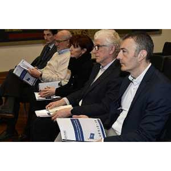 Una fase dell'evento di illustrazione del report "Pandemia Covid-19 e campagna vaccinale" a Trieste nel Palazzo della Regione - Una fase dell'evento di illustrazione del report "Pandemia Covid-19 e campagna vaccinale" a Trieste nel Palazzo della Regione 