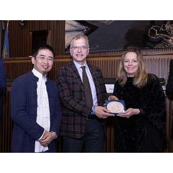 Il presidente del Cr Fvg, Piero Mauro Zanin, tra il maestro Liu Yuwei e la presidente Marika Maschietto - Il presidente del Cr Fvg, Piero Mauro Zanin, tra il maestro Liu Yuwei e la presidente Marika Maschietto