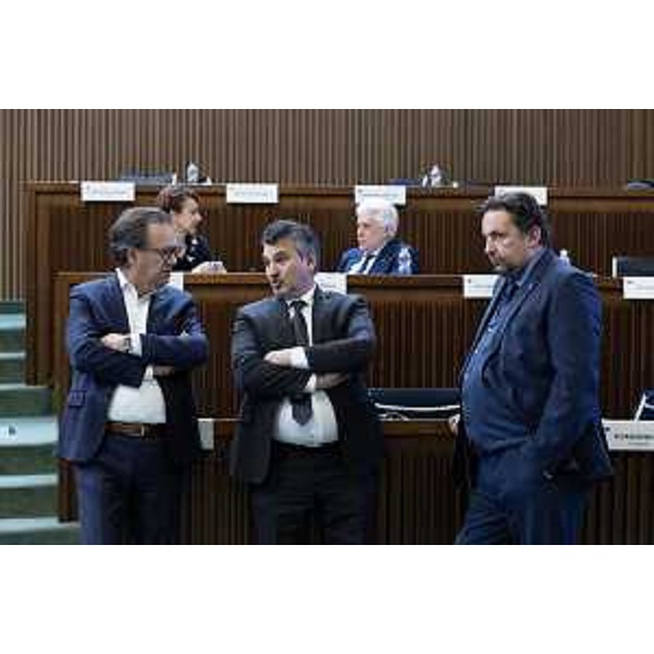 Leonardo Barberio (FdI) tra Mauro Di Bert ed Edy Morandini (PrFvg/Ar) - Leonardo Barberio (FdI) tra Mauro Di Bert ed Edy Morandini (PrFvg/Ar)