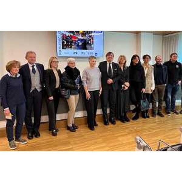 Foto di gurppo anche con i 9 rappresentanti delle aziende che ricercano 120 profili lavorativi. - Foto di gurppo anche con i 9 rappresentanti delle aziende che ricercano 120 profili lavorativi.