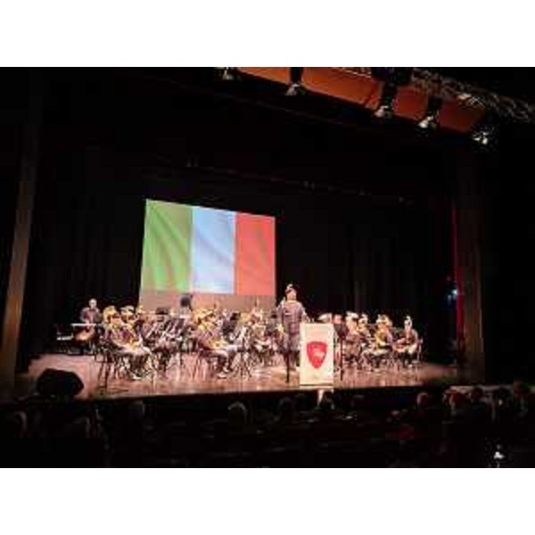 La Fanfara della Brigata di Cavalleria "Pozzuolo del Friuli" si esibisce sul palco del teatro Comunale di Monfalcone in occasione dell'80esimo anniversario della ritirata dalla Campagna di Russia - La Fanfara della Brigata di Cavalleria "Pozzuolo del Friuli" si esibisce sul palco del teatro Comunale di Monfalcone in occasione dell'80esimo anniversario della ritirata dalla Campagna di Russia