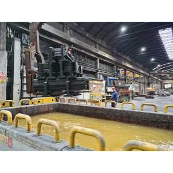 Una fase della produzione di acciaio alla Far di Reana del Rojale - Una fase della produzione di acciaio alla Far di Reana del Rojale