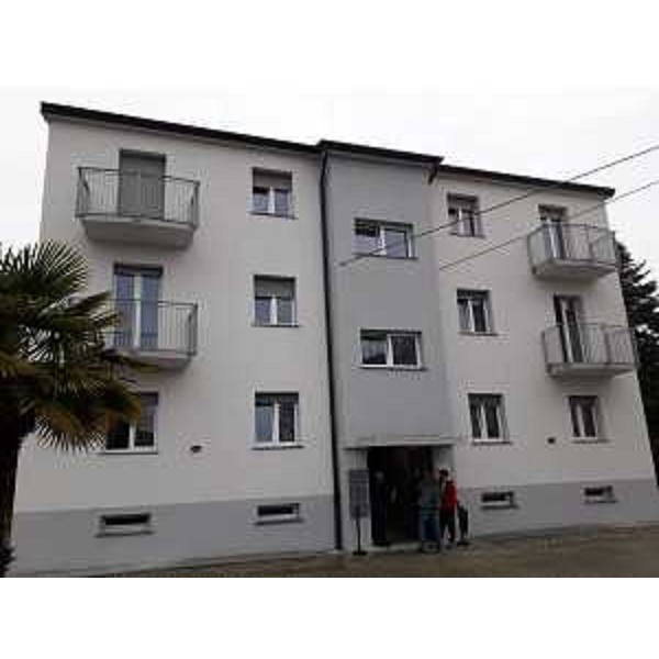 La palazzina Ater di San Canzian d'isonzo che è stata oggetto di un intervento di riqualificazione. - La palazzina Ater di San Canzian d'isonzo che è stata oggetto di un intervento di riqualificazione.