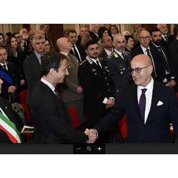 Il saluto tra il governatore Massimiliano Fedriga e il questore Pietro Ostuni. - Il saluto tra il governatore Massimiliano Fedriga e il questore Pietro Ostuni.