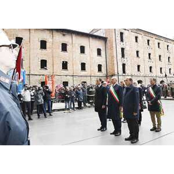 Il governatore del Friuli Venezia Giulia Massimiliano Fedriga alla Risiera di Sabba per la celebrazione del 25 aprile con il sindaco Roberto Dipiazza e il prefetto di Trieste Pietro Signoriello - Il governatore del Friuli Venezia Giulia Massimiliano Fedriga alla Risiera di Sabba per la celebrazione del 25 aprile con il sindaco Roberto Dipiazza e il prefetto di Trieste Pietro Signoriello