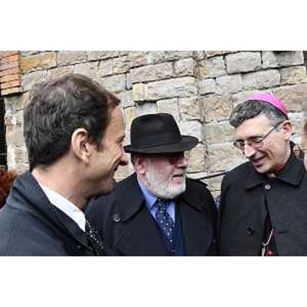 Il governatore del Friuli Venezia Giulia Massimiliano Fedriga alla Risiera di Sabba per la celebrazione del 25 aprile con il rabbino di Trieste Alexander Meloni e il vescovo tergestino Enrico Trevisi - Il governatore del Friuli Venezia Giulia Massimiliano Fedriga alla Risiera di Sabba per la celebrazione del 25 aprile con il rabbino di Trieste Alexander Meloni e il vescovo tergestino Enrico Trevisi