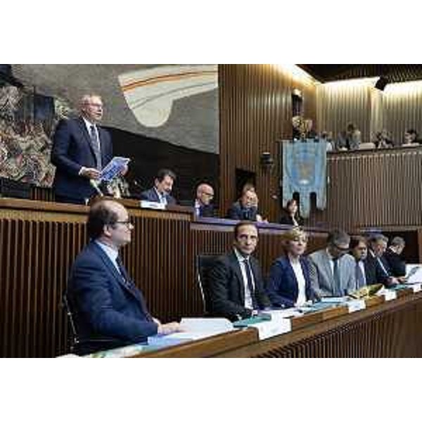 L'intervento in aula del presidente del Cr Fvg, Mauro Bordin, con tutta la nuova Giunta regionale presente - L'intervento in aula del presidente del Cr Fvg, Mauro Bordin, con tutta la nuova Giunta regionale presente