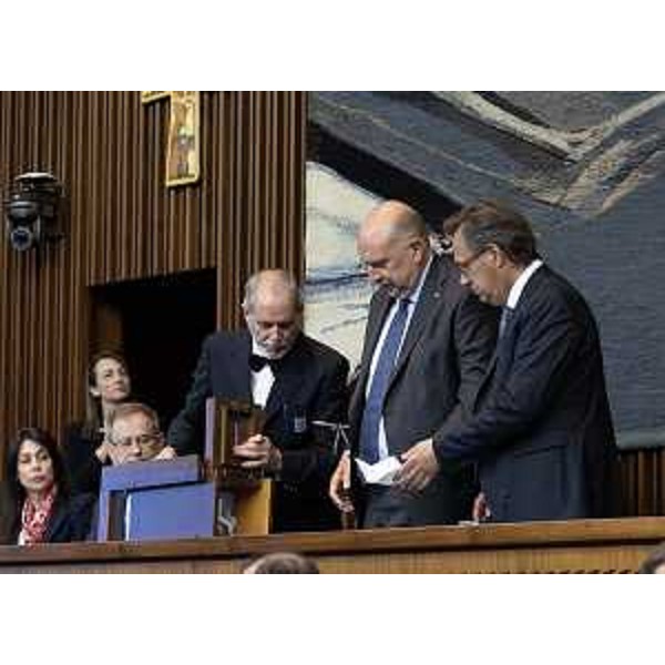 Roberto Cosolini (Pd) e Mauro Di Bert (Fedriga) durante le operazioni di voto - Roberto Cosolini (Pd) e Mauro Di Bert (Fedriga) durante le operazioni di voto