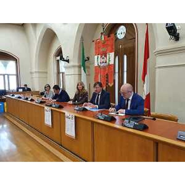 La conferenza stampa di presentazione del Pordenone Job Day nella sala consiliare del Comune di Pordenone - La conferenza stampa di presentazione del Pordenone Job Day nella sala consiliare del Comune di Pordenone