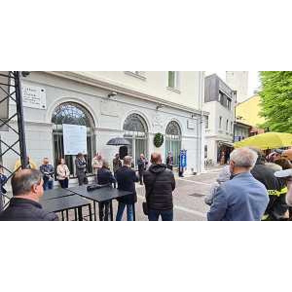 L'assessore Callari a Monfalcone in occasione della Giornata mondiale delle vittime dell'amianto - L'assessore Callari a Monfalcone in occasione della Giornata mondiale delle vittime dell'amianto