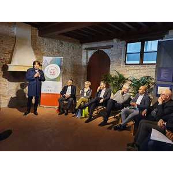 L'assessore regionale Sergio Emidio Bini al Castello di San Vito al Tagliamento per la presentazione della guida turistica Terre Tagliamento - L'assessore regionale Sergio Emidio Bini al Castello di San Vito al Tagliamento per la presentazione della guida turistica Terre Tagliamento