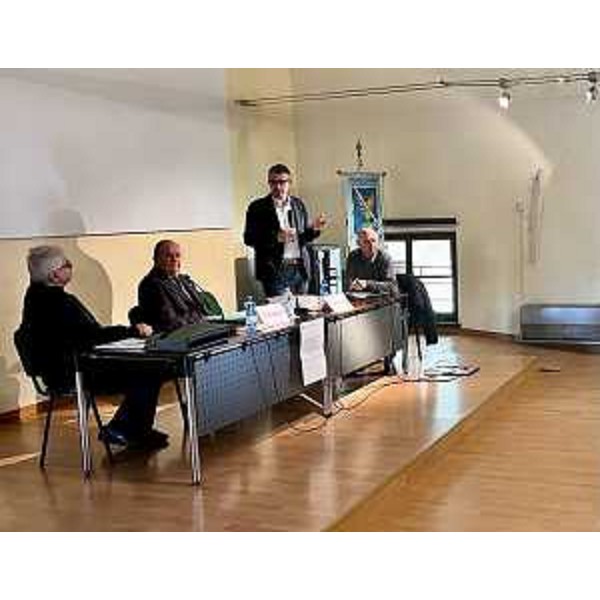 L'assessore regionale alle Autonomie locali Pierpaolo Roberti, alla Villa Manin di Passariano di Codroipo, all'assemblea annuale dell'Associazione sindaci emeriti del Friuli Venezia Giulia. - L'assessore regionale alle Autonomie locali Pierpaolo Roberti, alla Villa Manin di Passariano di Codroipo, all'assemblea annuale dell'Associazione sindaci emeriti del Friuli Venezia Giulia.