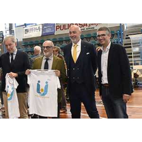 Lassessore regionale alle Autonomie locali Pierpaolo Roberti (a destra) alla manifestazione "SportIN - Uniti dallo Sport" - Lassessore regionale alle Autonomie locali Pierpaolo Roberti (a destra) alla manifestazione "SportIN - Uniti dallo Sport"