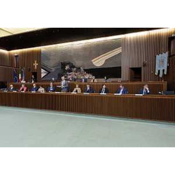 I dieci assessori della nuova Giunta in Aula accanto al presidente della Regione, Massimiliano Fedriga - I dieci assessori della nuova Giunta in Aula accanto al presidente della Regione, Massimiliano Fedriga