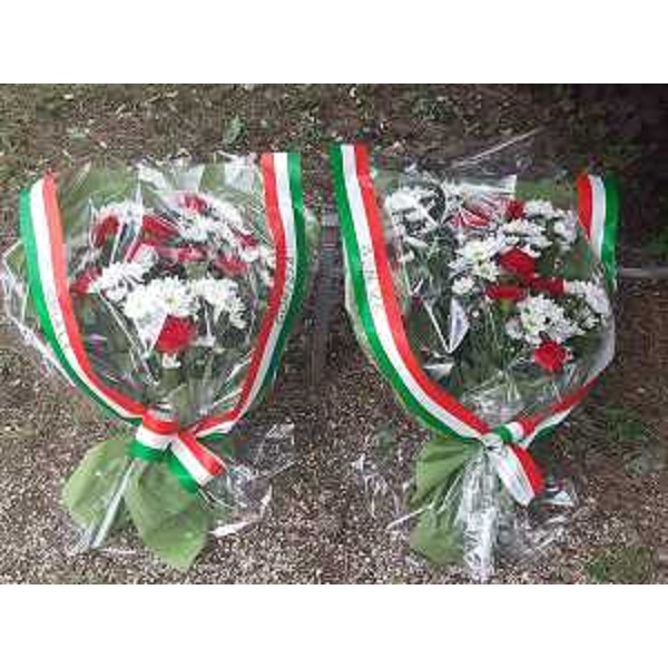 Fiori a ricordo dei deportati goriziani vittime dei partigiani titini - Fiori a ricordo dei deportati goriziani vittime dei partigiani titini