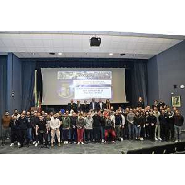 Foto di gruppo con le reclute impegnate nel corso - Foto di gruppo con le reclute impegnate nel corso