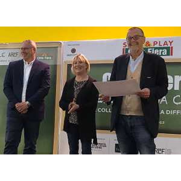 Mauro Bordin (primo da sinistra) assieme all'assessore comunale di Martignacco, Valentina Bordet, e ad Antonio Maria Bardelli del "Città Fiera" - Mauro Bordin (primo da sinistra) assieme all'assessore comunale di Martignacco, Valentina Bordet, e ad Antonio Maria Bardelli del "Città Fiera"