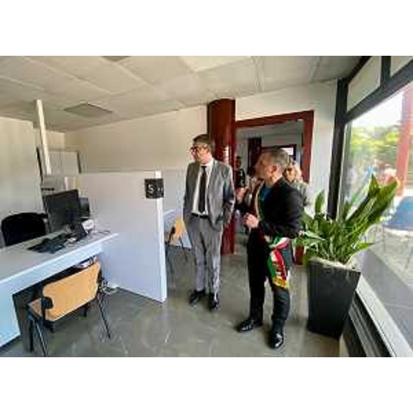Una visita dell'assessore alle Autonomie locali Pierpaolo Roberti agli uffici dello sportello unico di Porcia - Una visita dell'assessore alle Autonomie locali Pierpaolo Roberti agli uffici dello sportello unico di Porcia