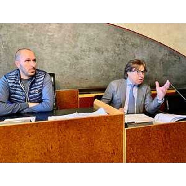 L'intervento dell'assessore regionale alle Attività Produttive Sergio Emidio Bini durante l'incontro svoltosi in Municipio a Gemona - L'intervento dell'assessore regionale alle Attività Produttive Sergio Emidio Bini durante l'incontro svoltosi in Municipio a Gemona