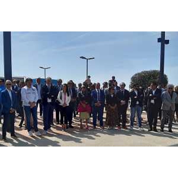 Un momento dell'apertura della stagione di Lignano Sabbiadoro, con il presidente del Cr Fvg, Mauro Bordin, terzo da sinistra, tra l'assessore Bini e la consigliera Spagnolo - Un momento dell'apertura della stagione di Lignano Sabbiadoro, con il presidente del Cr Fvg, Mauro Bordin, terzo da sinistra, tra l'assessore Bini e la consigliera Spagnolo