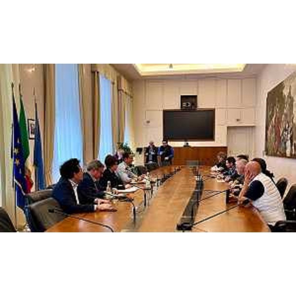 L'incontro tra il governatore Massimiliano Fedriga e l'assessore al Lavoro Alessia Rosolen e i rappresentanti delle sigle sindacali. - L'incontro tra il governatore Massimiliano Fedriga e l'assessore al Lavoro Alessia Rosolen e i rappresentanti delle sigle sindacali. 