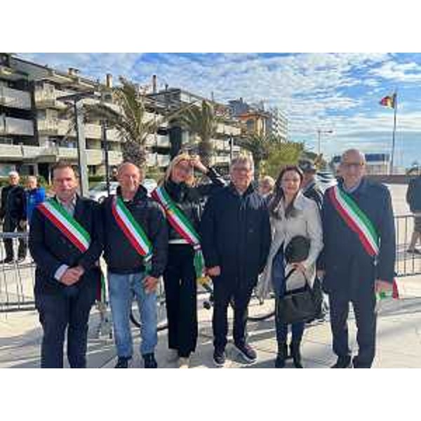 Maddalena Spagnolo (Lega), seconda da destra, alla partenza dei muli da Lignano Sabbiadoro - Maddalena Spagnolo (Lega), seconda da destra, alla partenza dei muli da Lignano Sabbiadoro