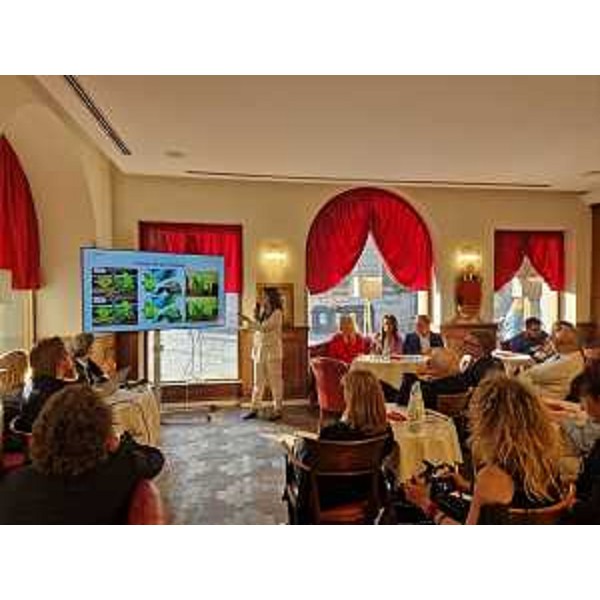 Un momento dell'evento allevento "Its time to GROW digital", organizzato a Trieste da British American Tobacco, durante il quale sono intervenuti oltre all'assessore Roberti e al vicepresidente di Bat Trieste Andrea Di Paolo, esperti di neuroscienze e rappresentanti del mondo delle startup, alla presenza di un folto pubblico tra cui anche lassessore regionale alla Difesa dellambiente ed energia Fabio Scoccimarro. - Un momento dell'evento allevento "Its time to GROW digital", organizzato a Trieste da British American Tobacco, durante il quale sono intervenuti oltre all'assessore Roberti e al vicepresidente di Bat Trieste Andrea Di Paolo, esperti di neuroscienze e rappresentanti del mondo delle startup, alla presenza di un folto pubblico tra cui anche lassessore regionale alla Difesa dellambiente ed energia Fabio Scoccimarro. 