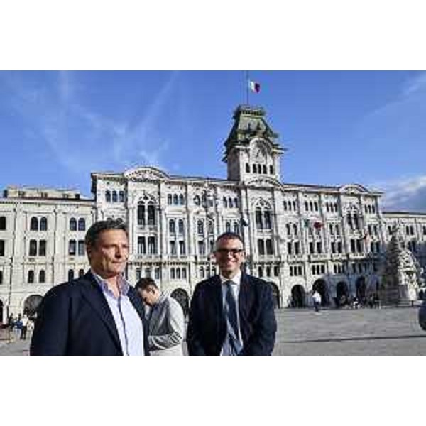 L'assessore regionale alle Autonomie locali Pierpaolo Roberti e l'amministratore delegato di Bat Trieste Andrea Di Paolo. - L'assessore regionale alle Autonomie locali Pierpaolo Roberti e l'amministratore delegato di Bat Trieste Andrea Di Paolo.