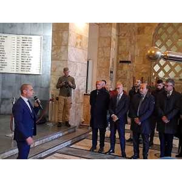 L'assessore Pierpaolo Roberti ha partecipato alla cerimonia di deposizione di una corona presso il Famedio della Questura di Trieste nell'ambito del Memorial Day 2023 organizzato dal Sap per celebrare le vittime del terrorismo e delle criminalità - L'assessore Pierpaolo Roberti ha partecipato alla cerimonia di deposizione di una corona presso il Famedio della Questura di Trieste nell'ambito del Memorial Day 2023 organizzato dal Sap per celebrare le vittime del terrorismo e delle criminalità 