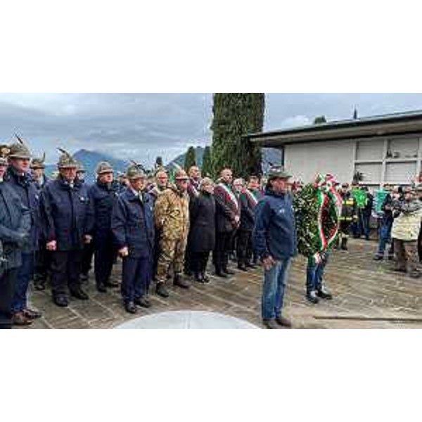 L'assessore regionale alle Finanze Barbara Zilli alla commemorazione vittime del Covid a Gemona del Friuli nell'ambito delle cerimonie d'anteprima della Adunata degli Alpini - L'assessore regionale alle Finanze Barbara Zilli alla commemorazione vittime del Covid a Gemona del Friuli nell'ambito delle cerimonie d'anteprima della Adunata degli Alpini