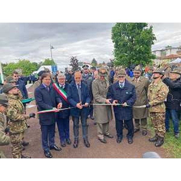 Il taglio del nastro per l'inaugurazione della Cittaddella militare e dell'Associazione Nazionale Alpini al parco Moretti - Udine 12 maggio 2023 - Il taglio del nastro per l'inaugurazione della Cittaddella militare e dell'Associazione Nazionale Alpini al parco Moretti - Udine 12 maggio 2023