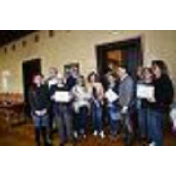 Foto di gruppo dei premiati del concorso "Olio di Muggia" nella sala consiliare comunale della cittadina istroveneta - Foto di gruppo dei premiati del concorso "Olio di Muggia" nella sala consiliare comunale della cittadina istroveneta